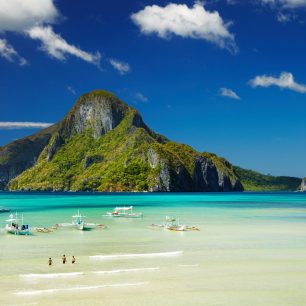 17329361 - el nido bay and cadlao island, palawan, philippines