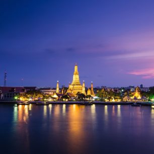 18512195 - twilight view of wat arun across chao phraya river during sunset in bangkok, thailand