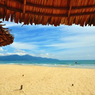 38846451 - da nang beach, vietnam