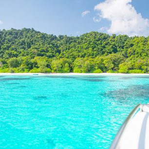 56086366 - the beautiful beach and ocean on tachai island near similan ,khao lak ,phang-nga, thailand