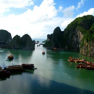 ha-long-bay-85677_1920