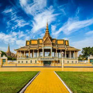38661281 - phnom penh royal palace complex
